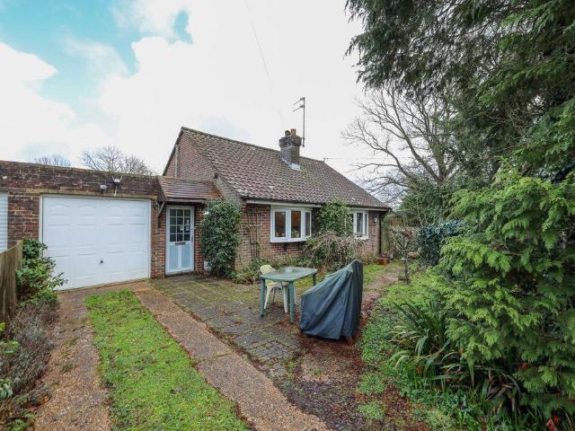 2 bedroom detached bungalow for sale