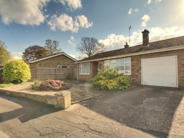 2 bedroom detached bungalow for sale
