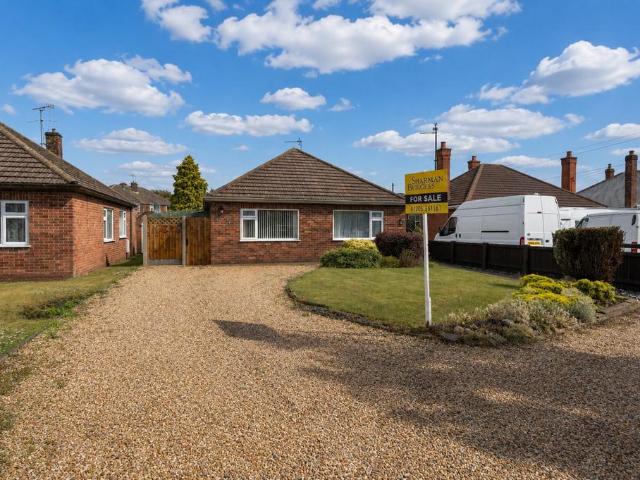 2 bedroom detached bungalow for sale