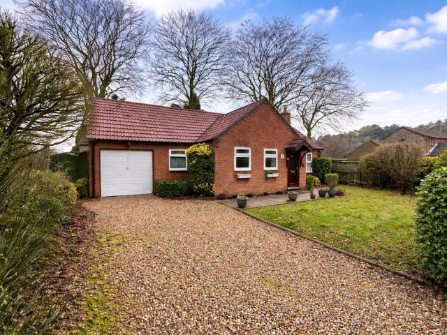 2 bedroom detached bungalow for sale