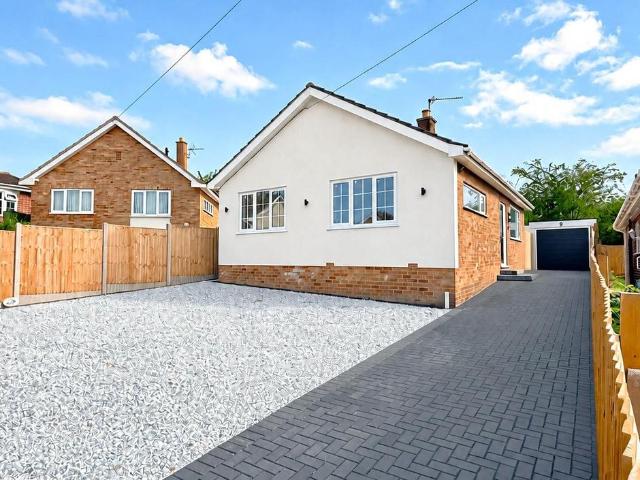 2 bedroom detached bungalow for sale