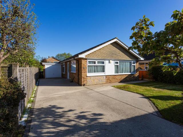 2 bedroom detached bungalow for sale