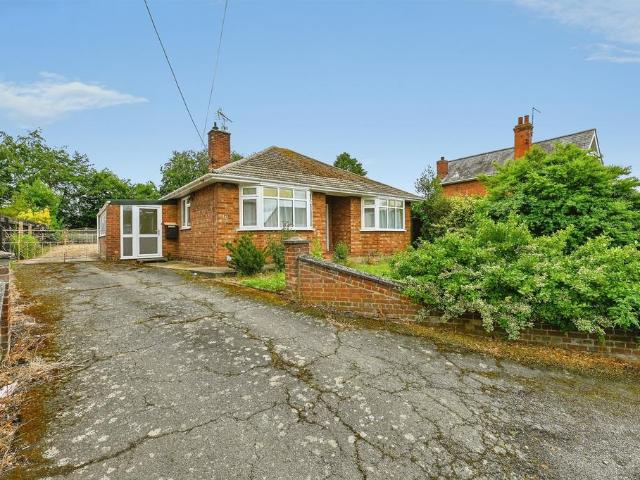 2 bedroom detached bungalow for sale