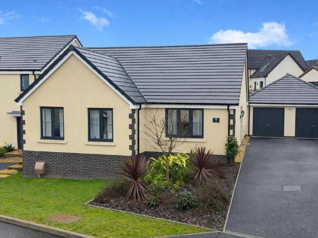 2 bedroom detached bungalow for sale