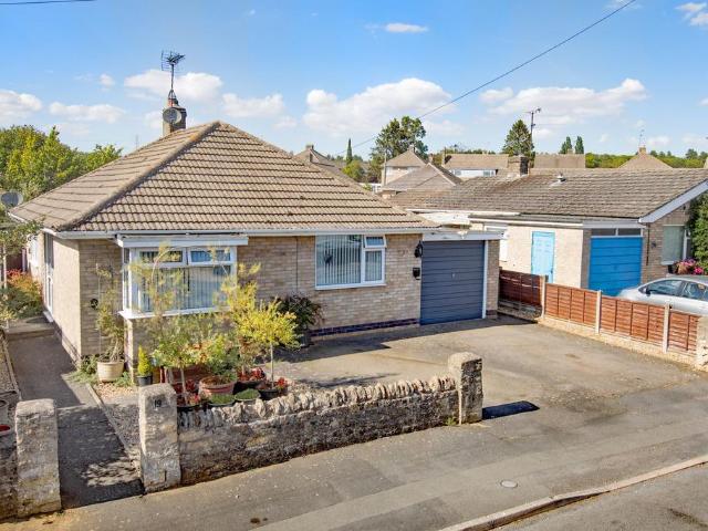 2 bedroom detached bungalow for sale