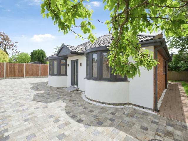 2 bedroom detached bungalow for sale