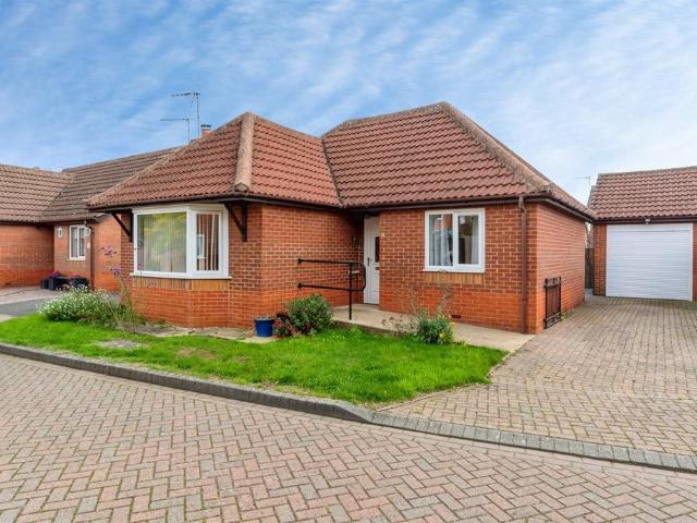 2 bedroom detached bungalow for sale