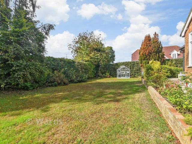 2 bedroom detached bungalow for sale