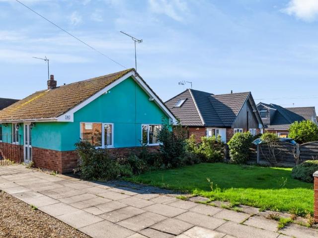 2 bedroom detached bungalow for sale