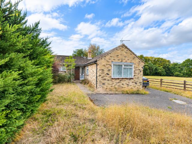 2 bedroom detached bungalow for sale