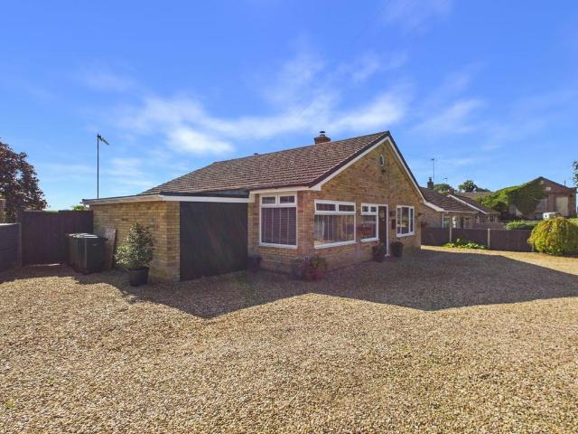 2 bedroom detached bungalow for sale