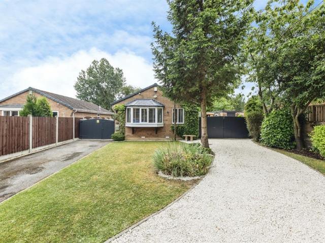 2 bedroom detached bungalow for sale