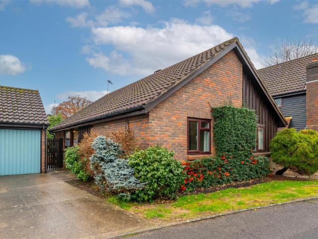2 bedroom detached bungalow for sale