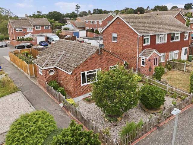 2 bedroom detached bungalow for sale