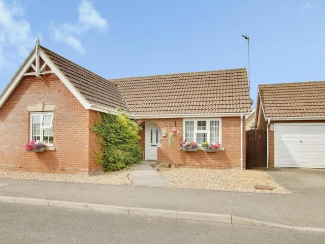 2 bedroom detached bungalow for sale