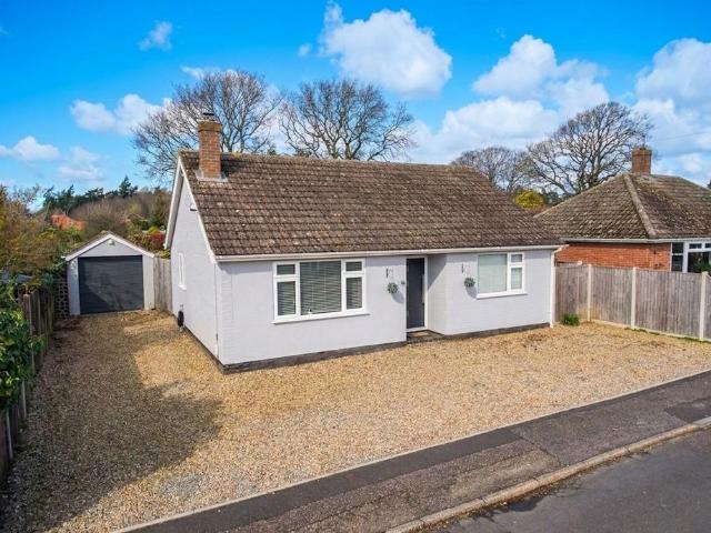 2 bedroom detached bungalow for sale