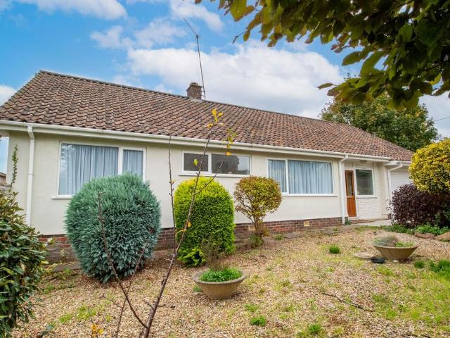 2 bedroom detached bungalow for sale