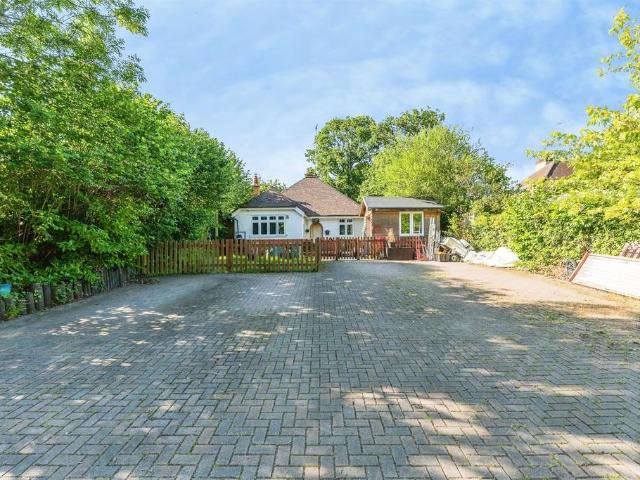2 bedroom detached bungalow for sale