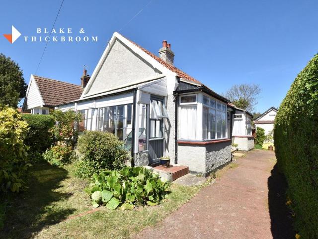 2 bedroom detached bungalow for sale