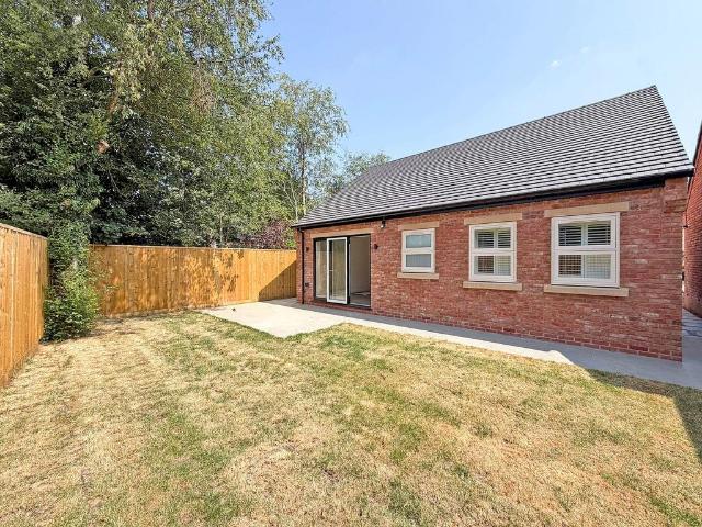 2 bedroom detached bungalow for sale