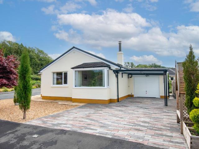 2 bedroom detached bungalow for sale