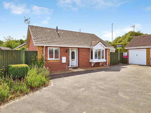 2 bedroom detached bungalow for sale