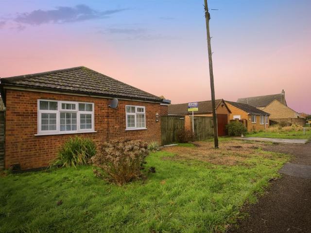 2 bedroom detached bungalow for sale