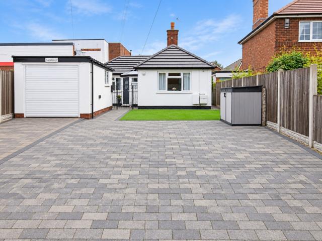 2 bedroom detached bungalow for sale