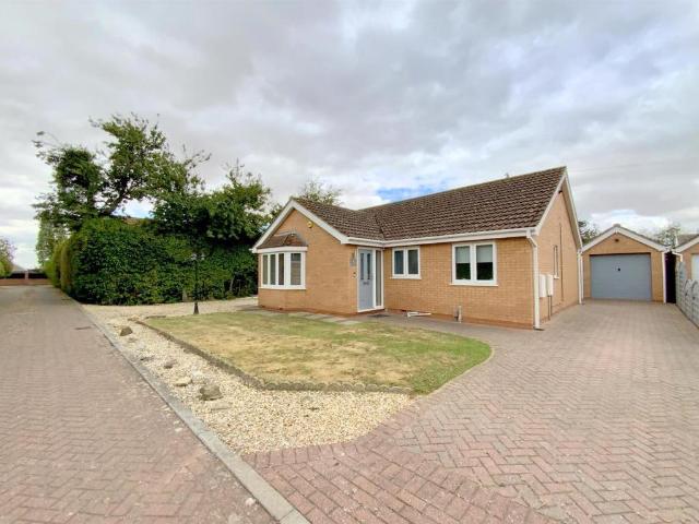 2 bedroom detached bungalow for sale