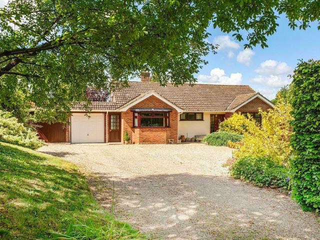 2 bedroom detached bungalow for sale