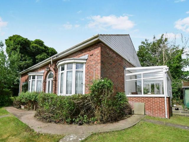2 bedroom detached bungalow for sale