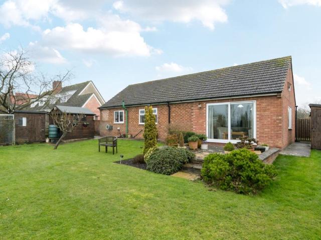 2 bedroom detached bungalow for sale