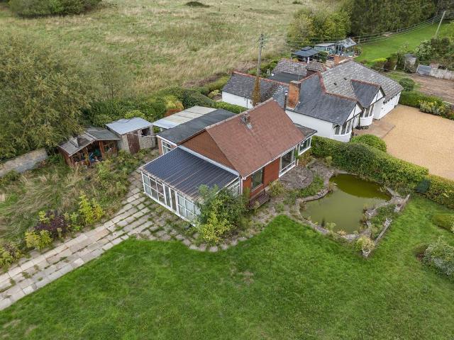 2 bedroom detached bungalow for sale