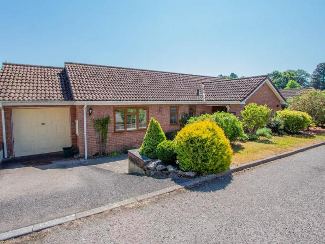 2 bedroom detached bungalow for sale