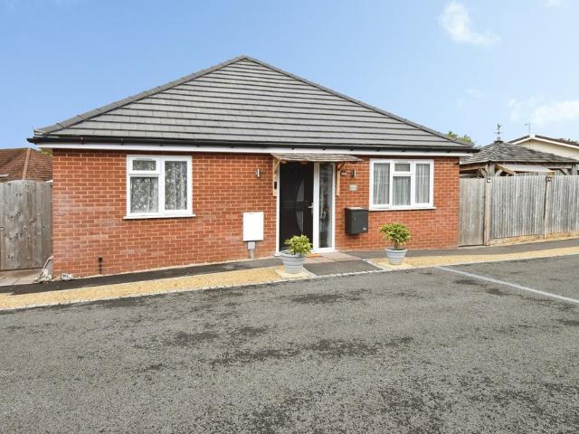 2 bedroom detached bungalow for sale