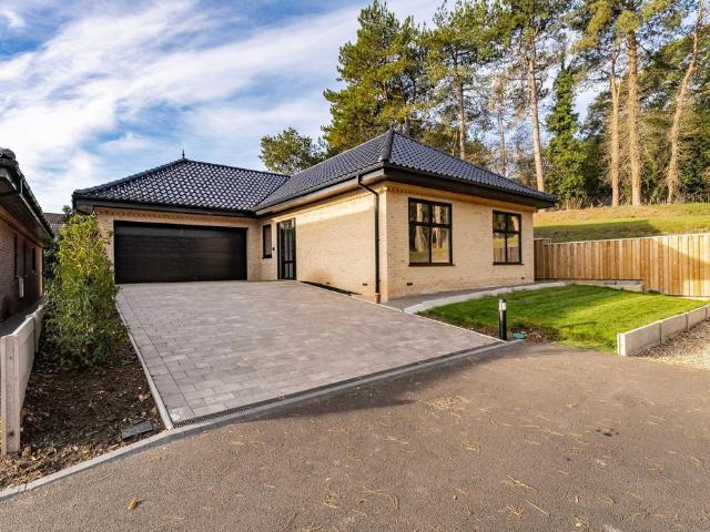 2 bedroom detached bungalow for sale
