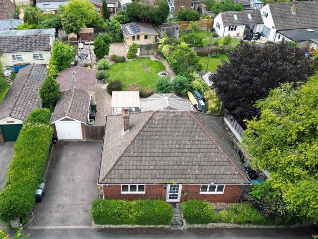 2 bedroom detached bungalow for sale
