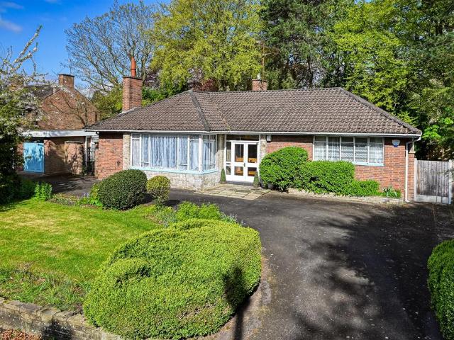 2 bedroom detached bungalow for sale