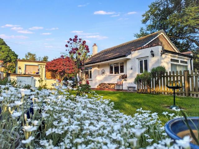2 bedroom detached bungalow for sale