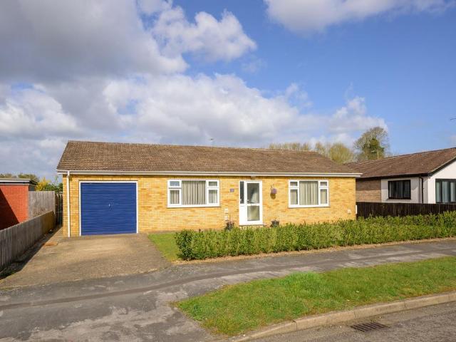 2 bedroom detached bungalow for sale
