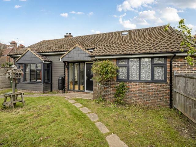 2 bedroom detached bungalow for sale