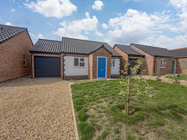 2 bedroom detached bungalow for sale