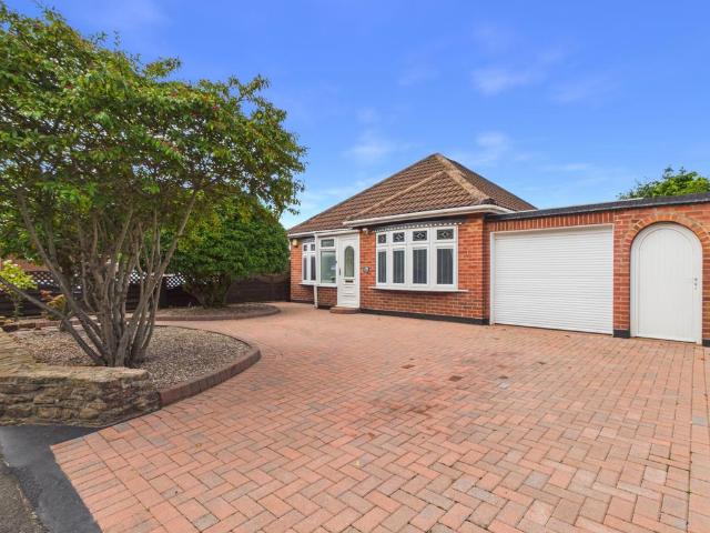 2 bedroom detached bungalow for sale