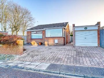 2 bedroom detached bungalow for sale