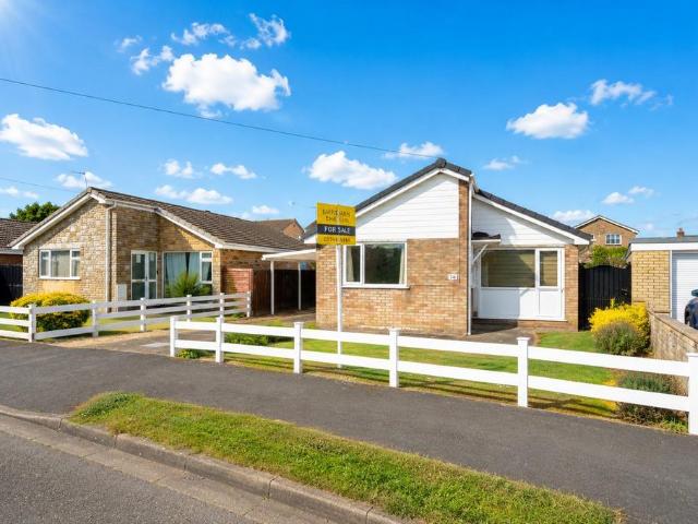 2 bedroom detached bungalow for sale