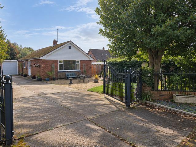2 bedroom detached bungalow for sale