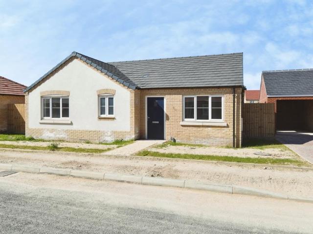 2 bedroom detached bungalow for sale
