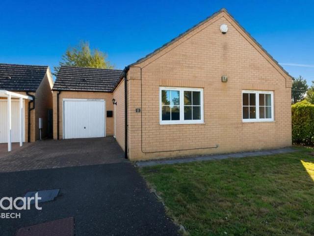 2 bedroom detached bungalow for sale