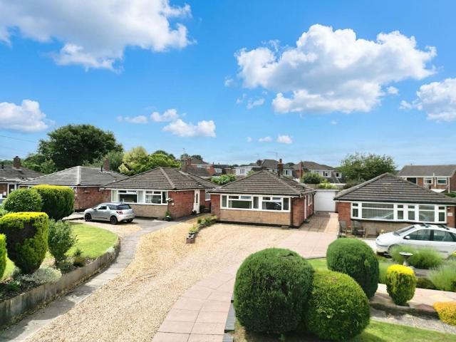 2 bedroom detached bungalow for sale