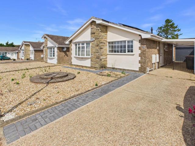 2 bedroom detached bungalow for sale